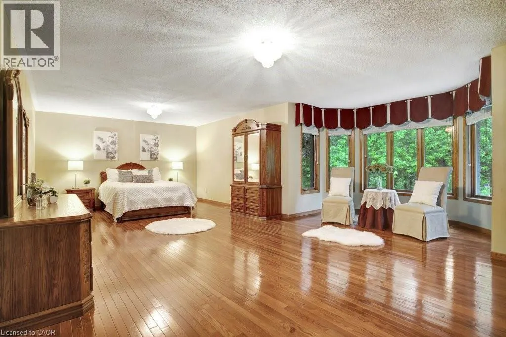 5 COLUMBO Court