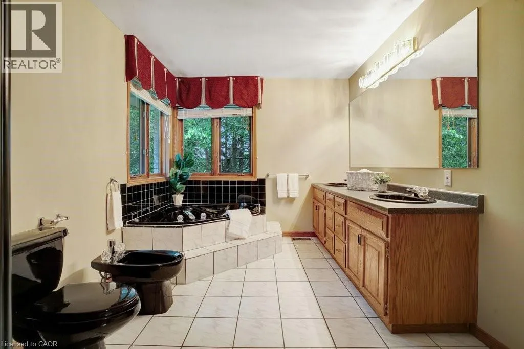 5 COLUMBO Court
