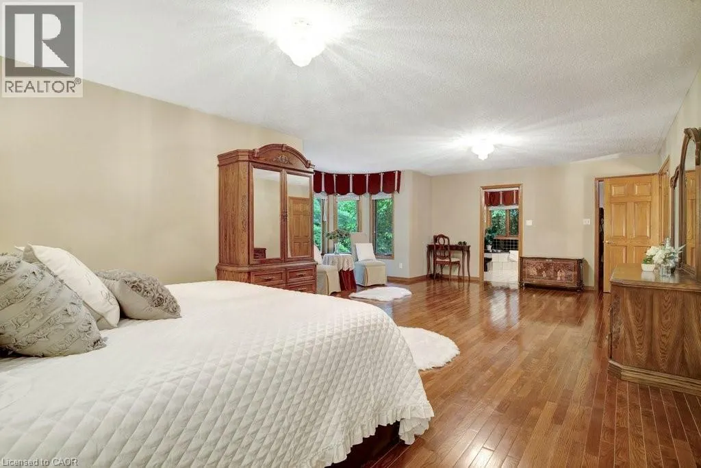5 COLUMBO Court