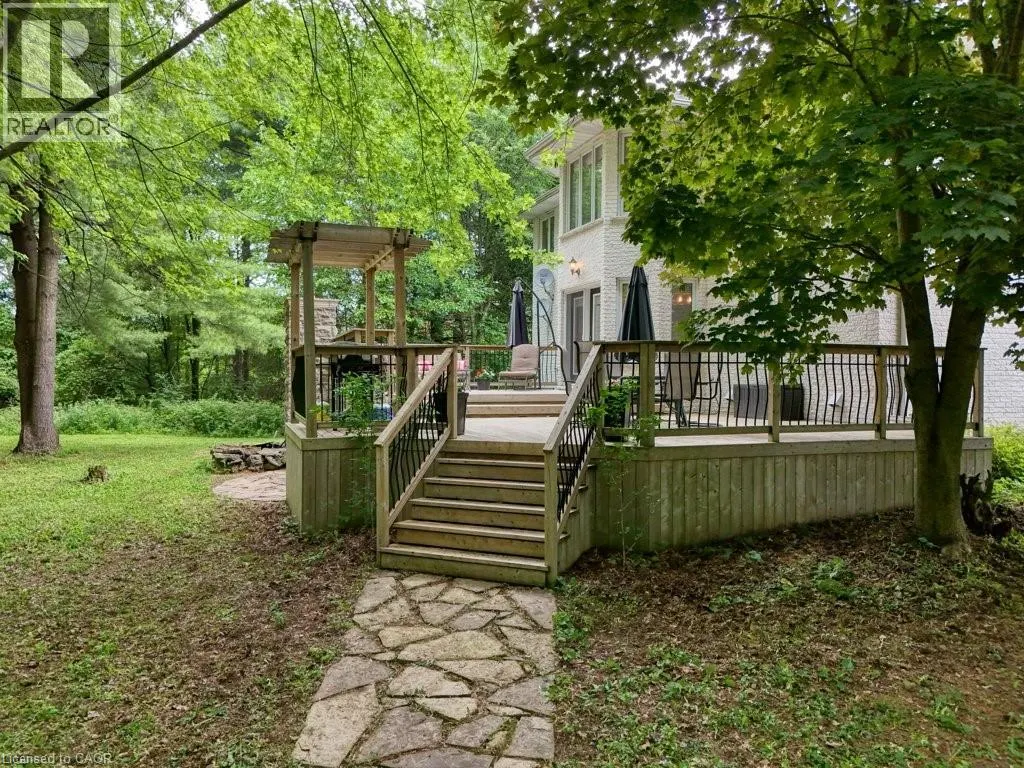 5 COLUMBO Court