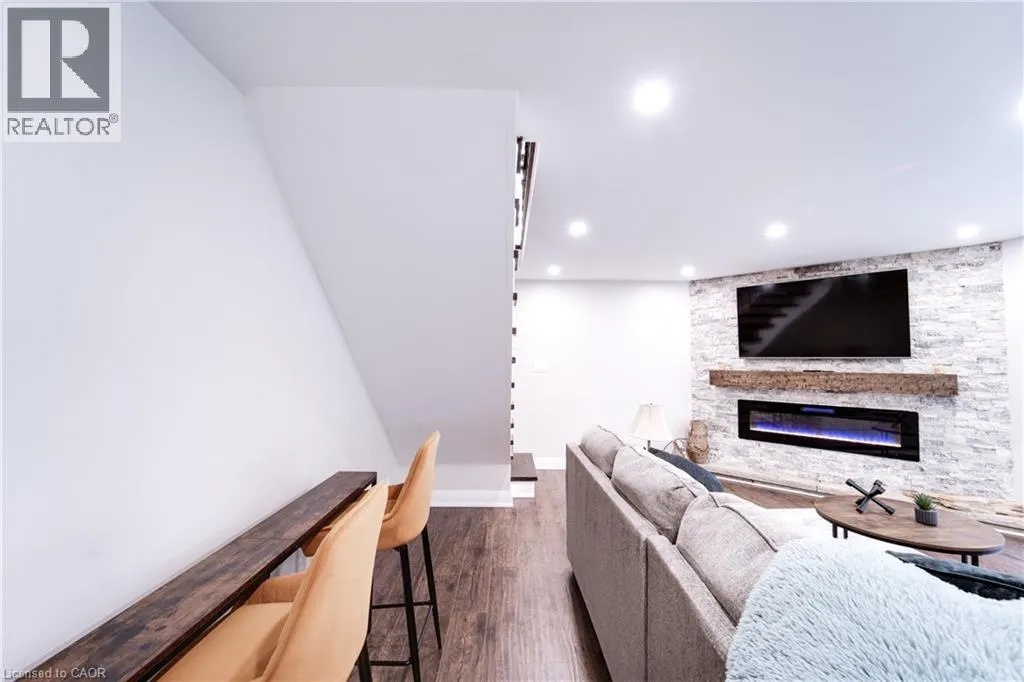 885 GLEN CEDAR Drive
