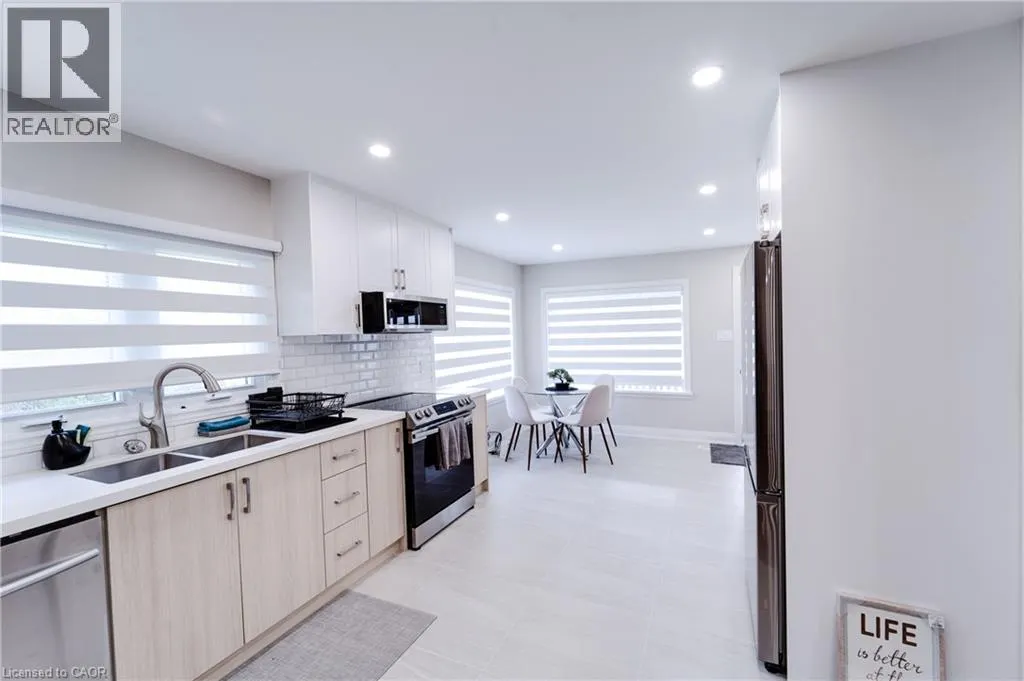 885 GLEN CEDAR Drive