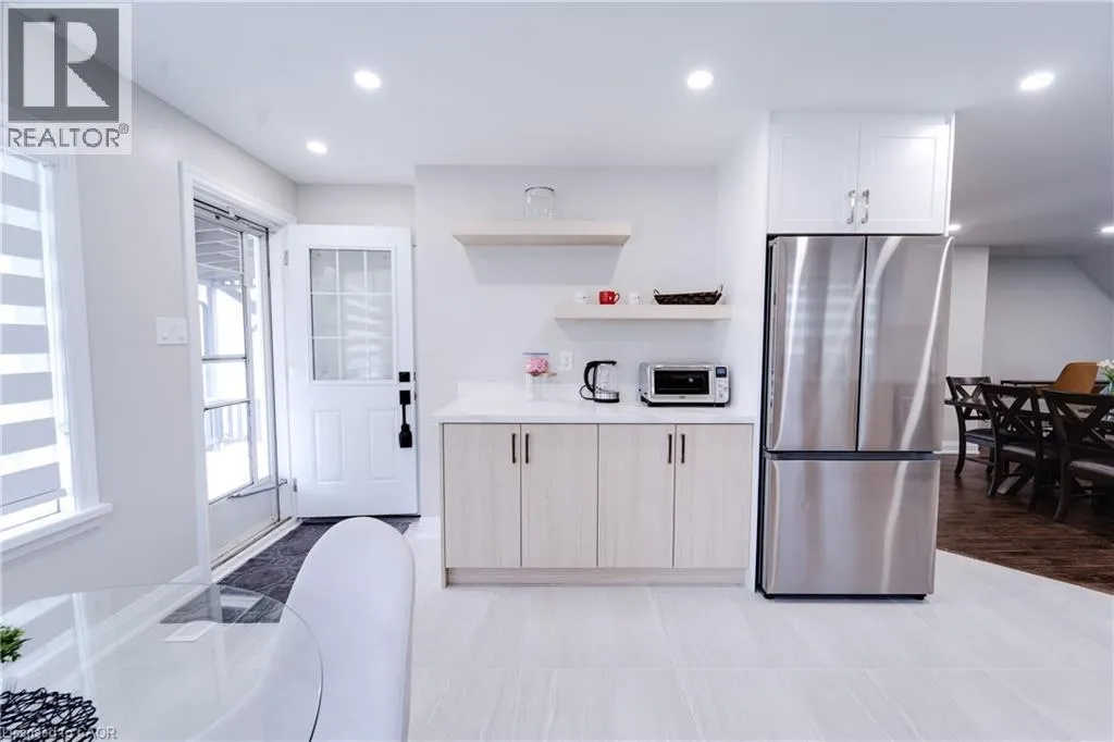 885 GLEN CEDAR Drive