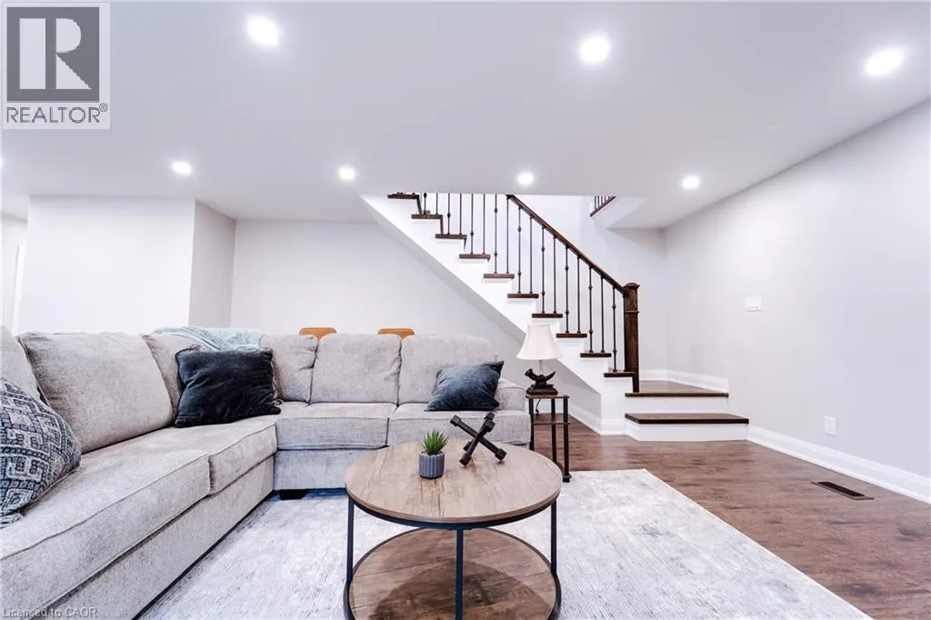 885 GLEN CEDAR Drive