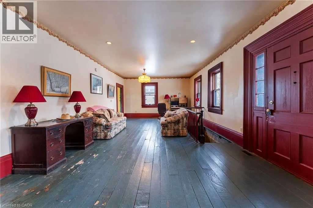 627 NELSON Street W