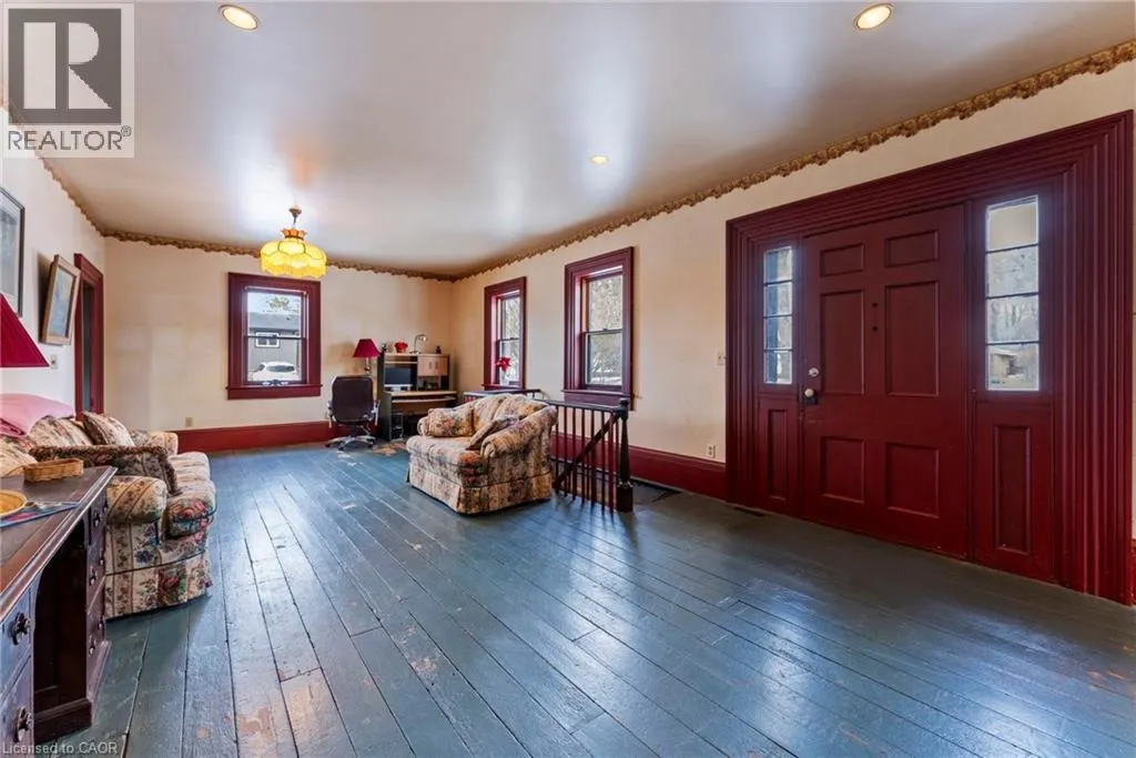 627 NELSON Street W