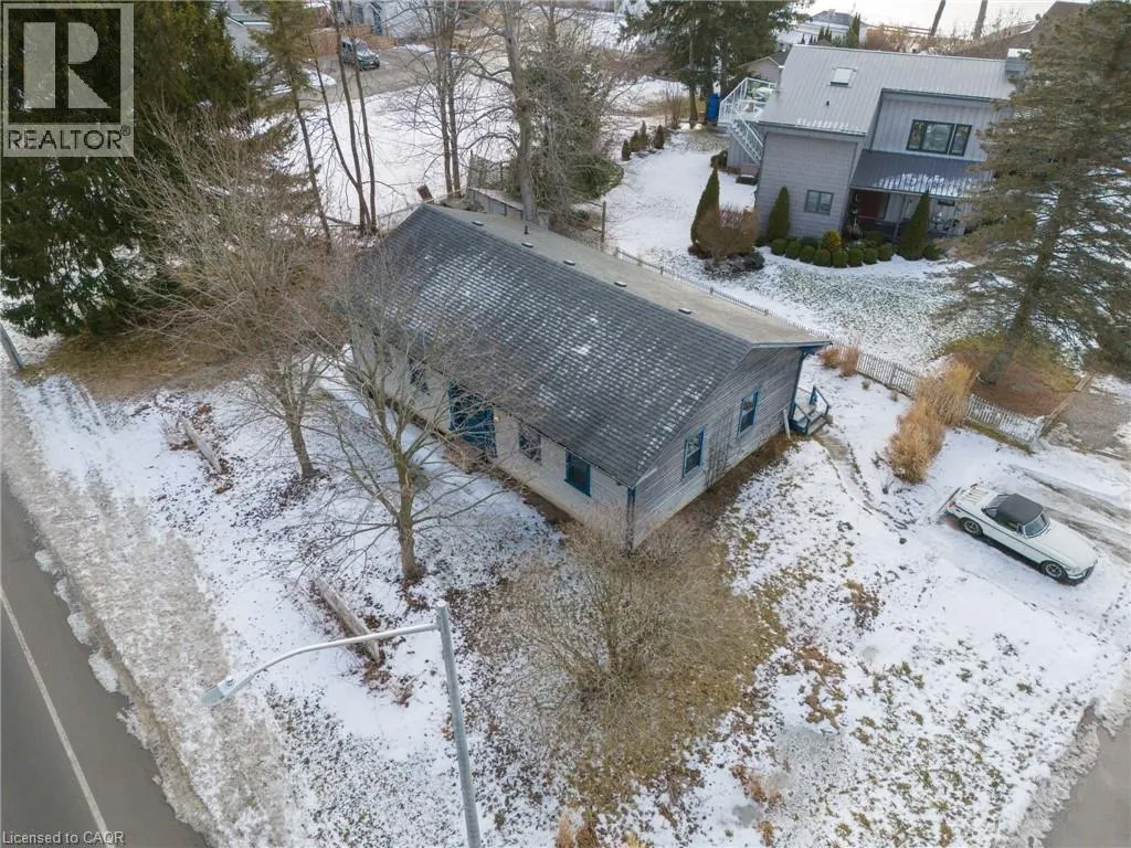 627 NELSON Street W