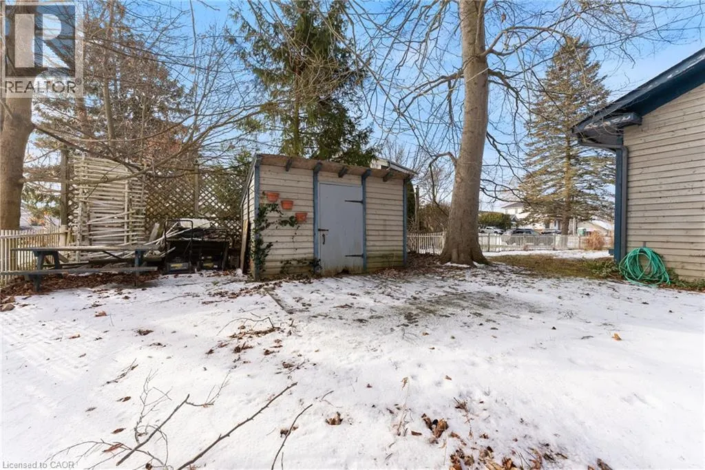 627 NELSON Street W