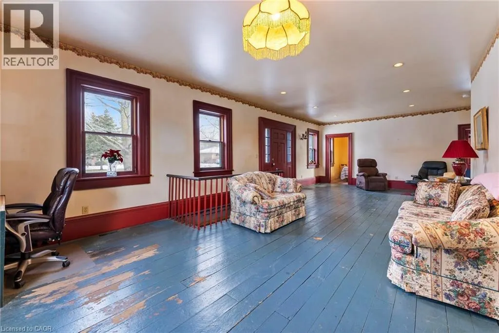 627 NELSON Street W