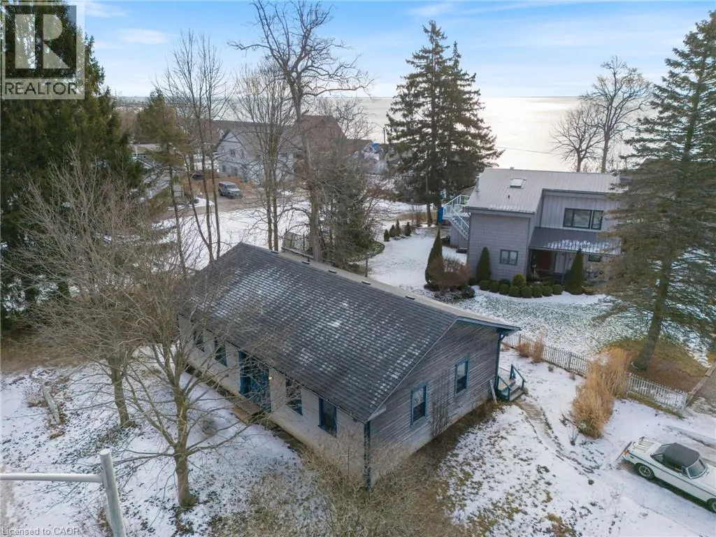 627 NELSON Street W