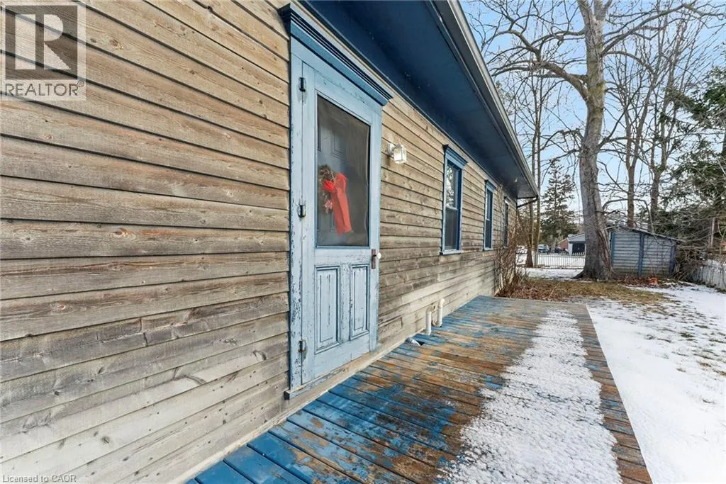 627 NELSON Street W