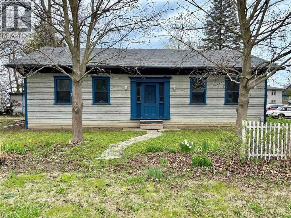 627 NELSON Street W