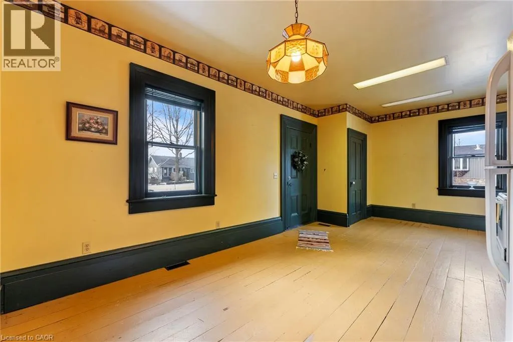 627 NELSON Street W