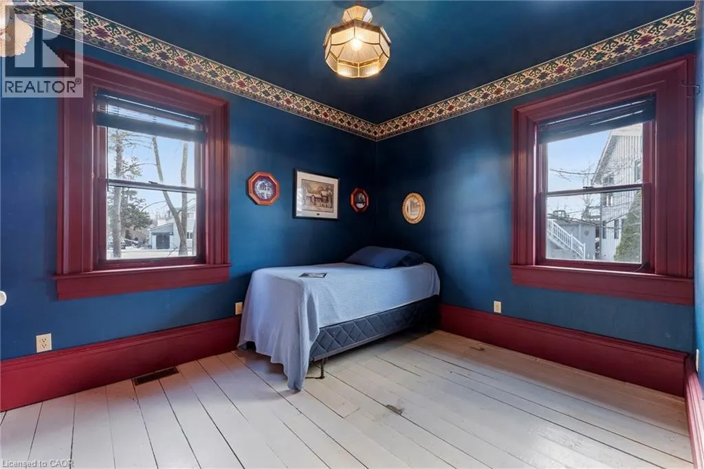 627 NELSON Street W