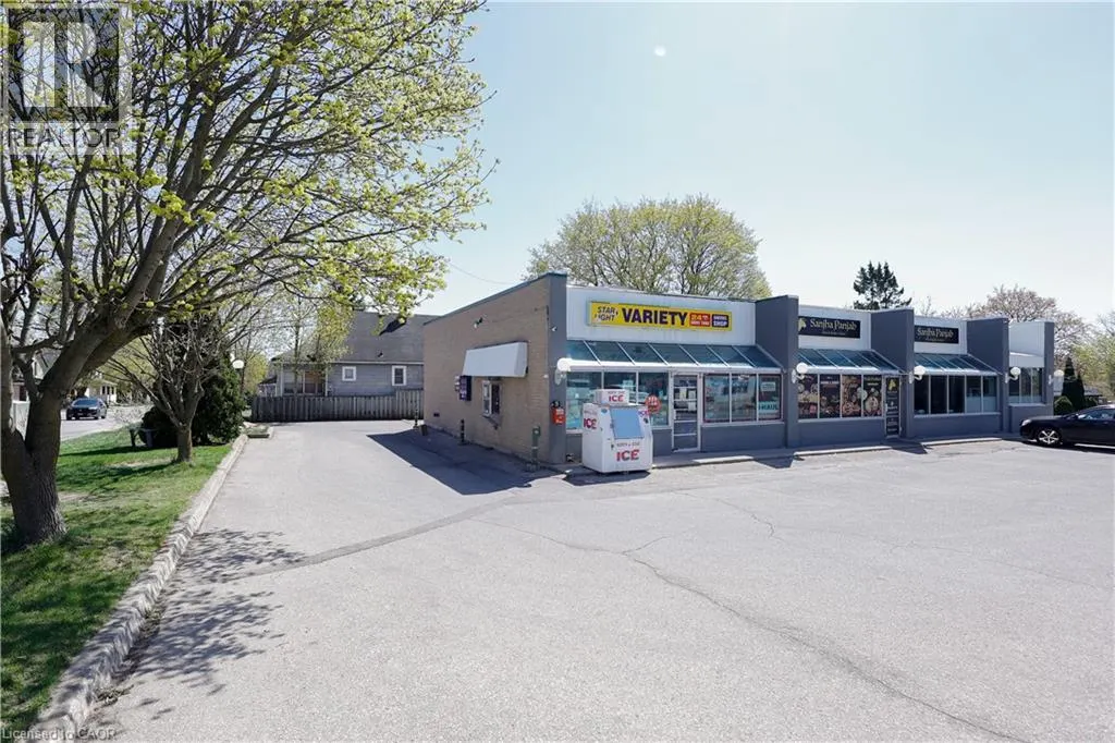 780 DUNDAS Street