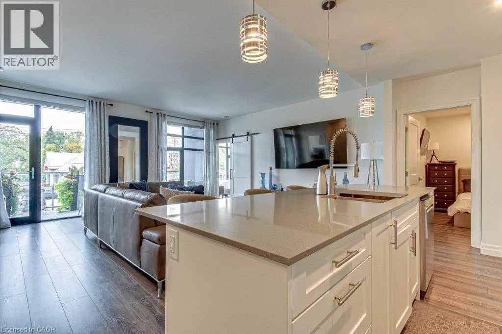 38 HARBOUR Street Unit# 214, #214