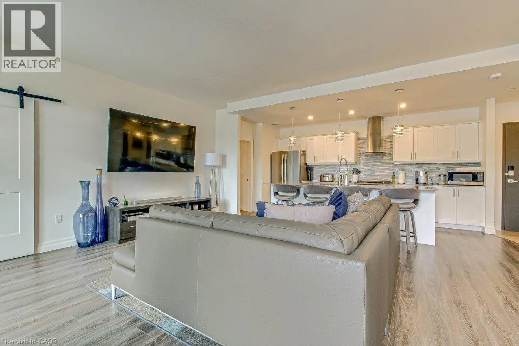 38 HARBOUR Street Unit# 214, #214