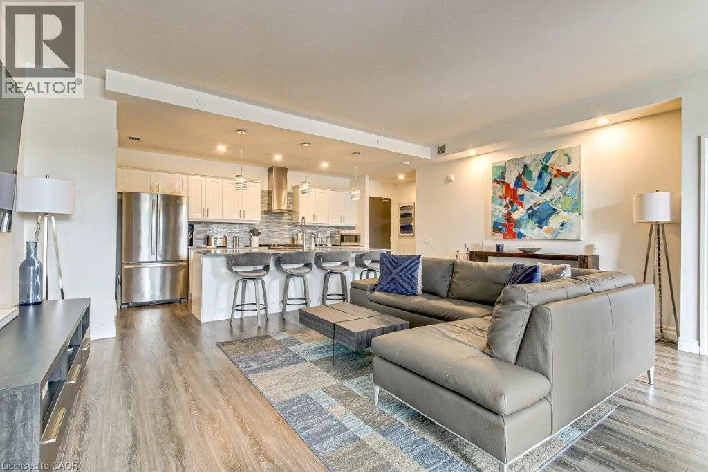 38 HARBOUR Street Unit# 214, #214