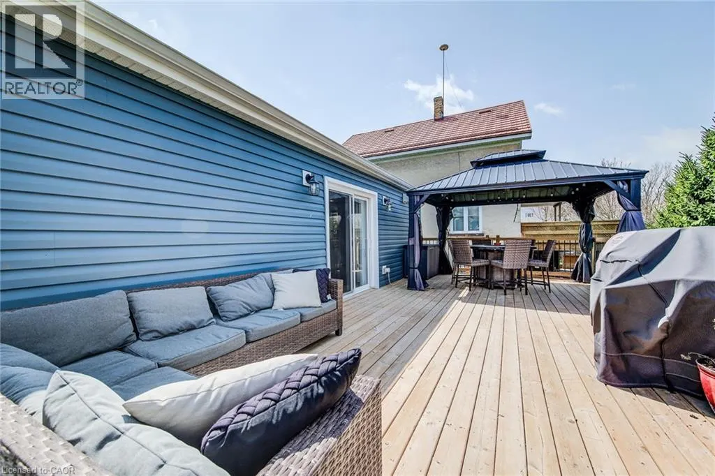 30 WELLINGTON Street S