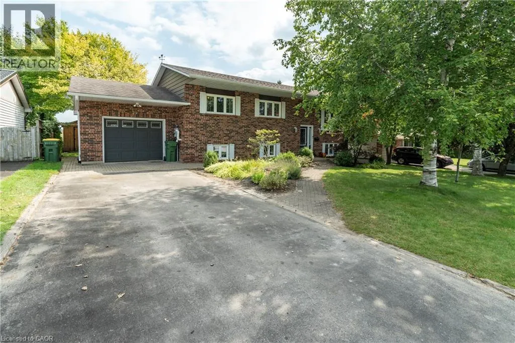 29 ARMSTRONG Crescent
