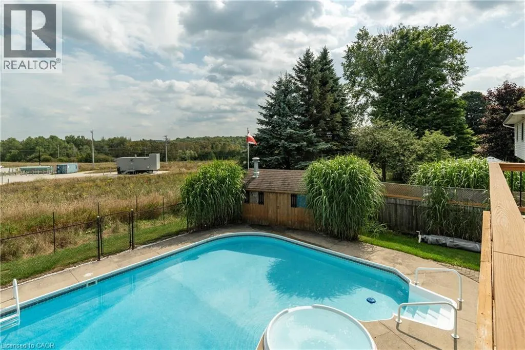 29 ARMSTRONG Crescent