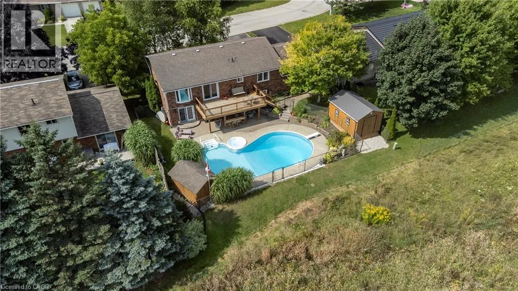 29 ARMSTRONG Crescent