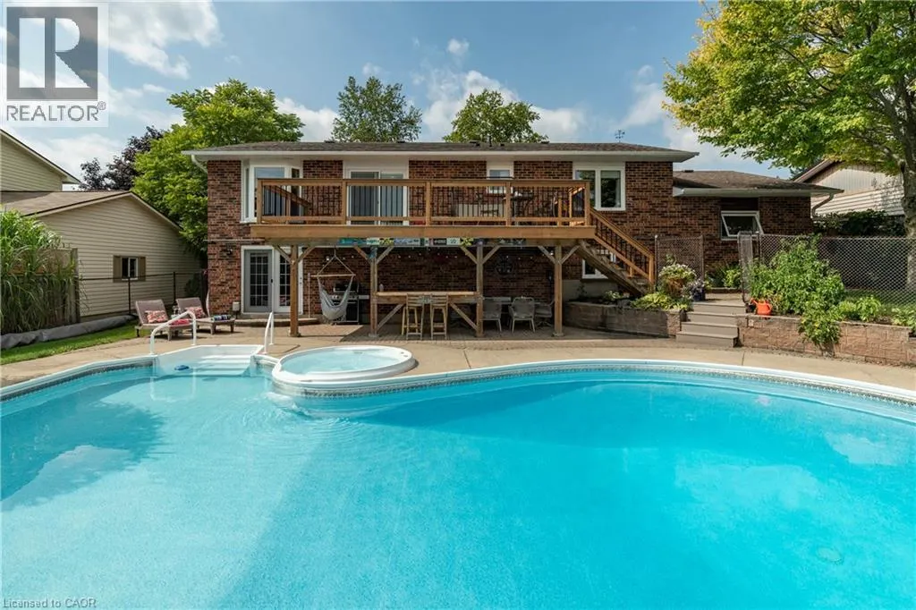 29 ARMSTRONG Crescent