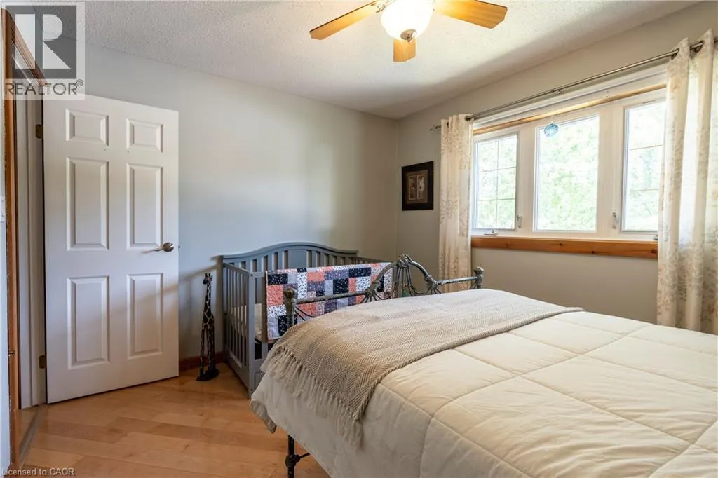 29 ARMSTRONG Crescent