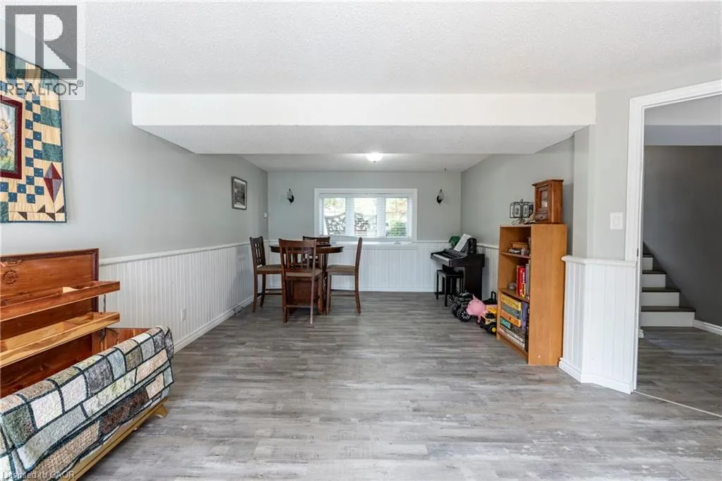 29 ARMSTRONG Crescent