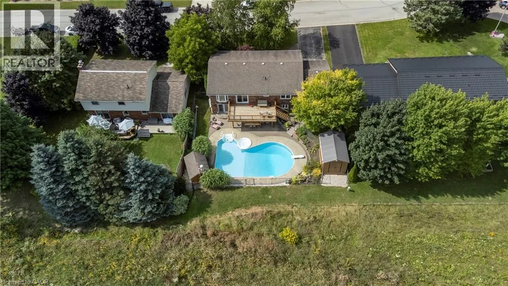29 ARMSTRONG Crescent