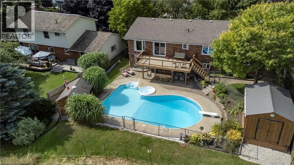 29 ARMSTRONG Crescent