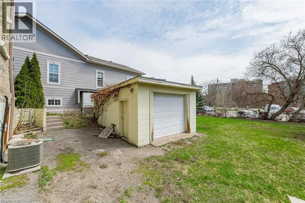 103 SURREY Street E