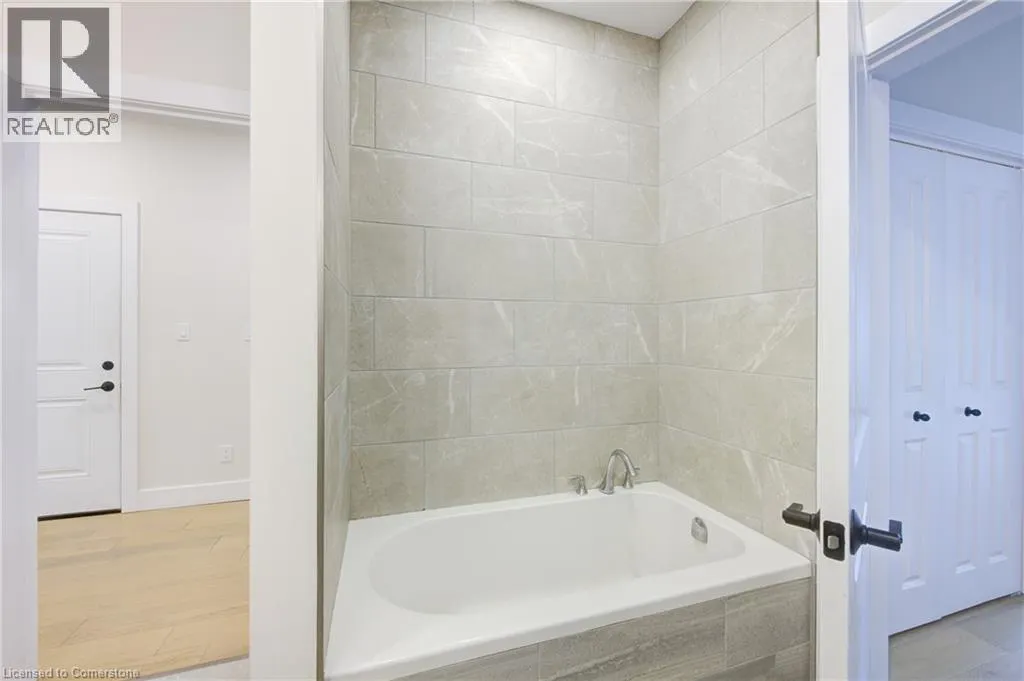 5.5 SOUTH COURT Street W