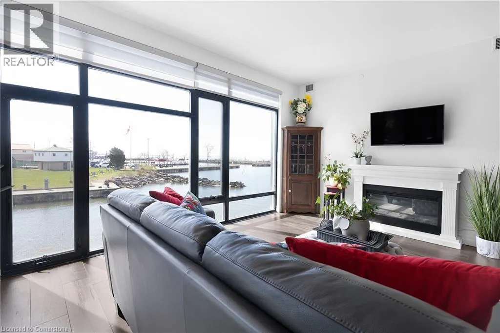 38 HARBOUR Street Unit# 203, #203