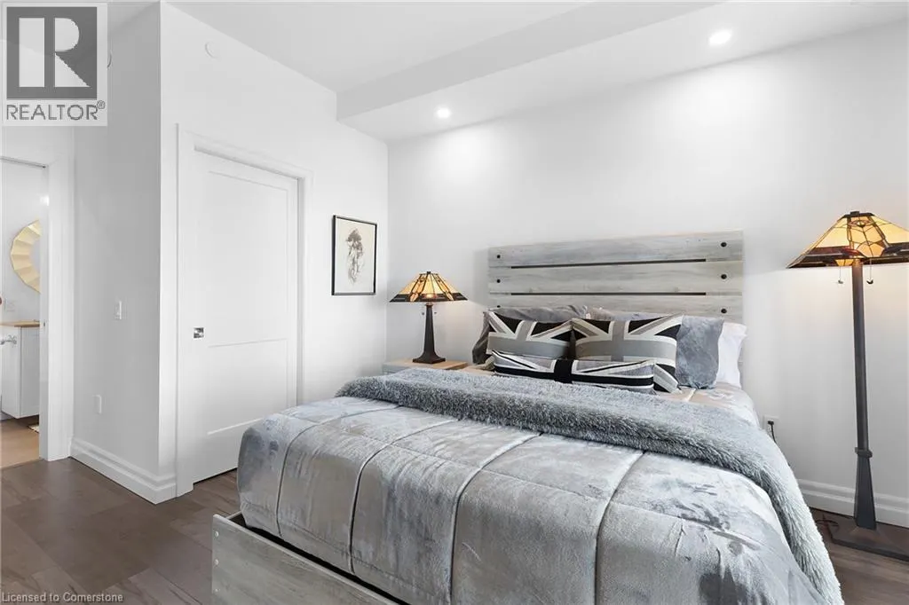 38 HARBOUR Street Unit# 203, #203