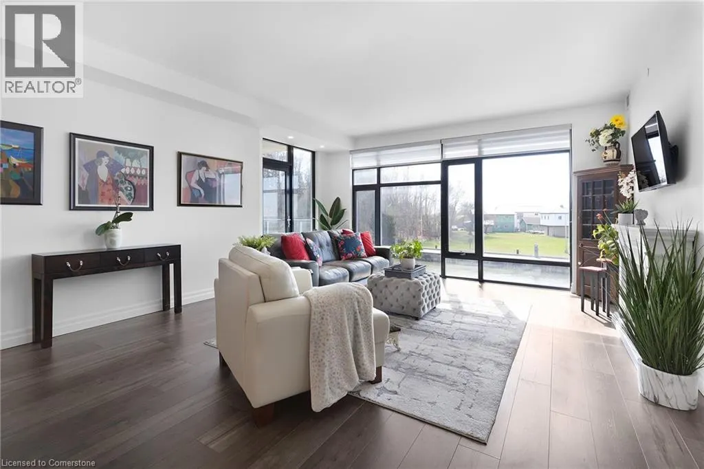 38 HARBOUR Street Unit# 203, #203