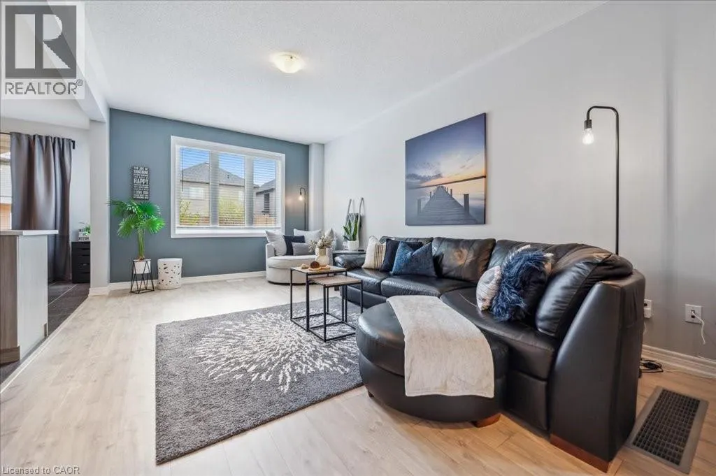 33 MCFARLANE Crescent