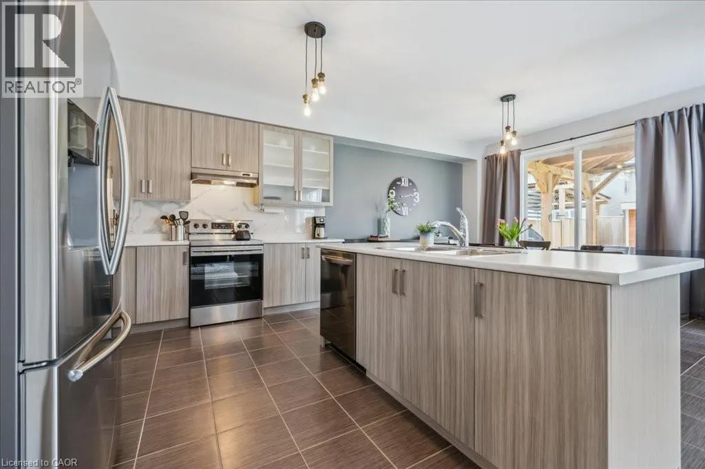 33 MCFARLANE Crescent