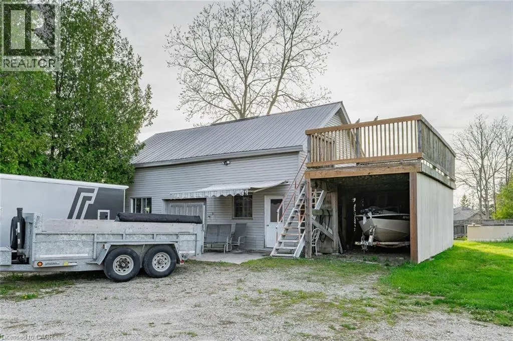 4 BROCK Road N
