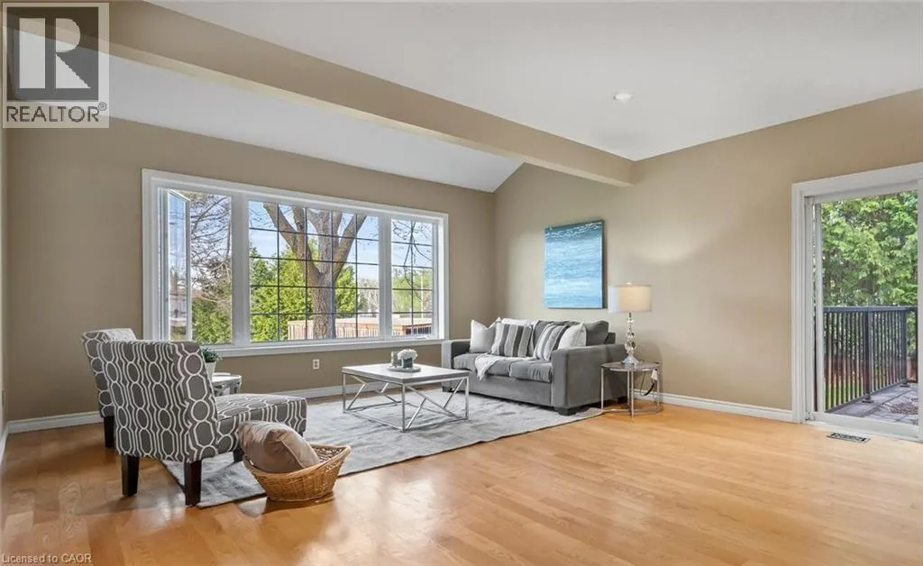 4 BROCK Road N