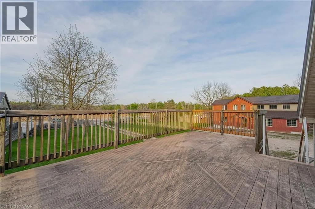 4 BROCK Road N