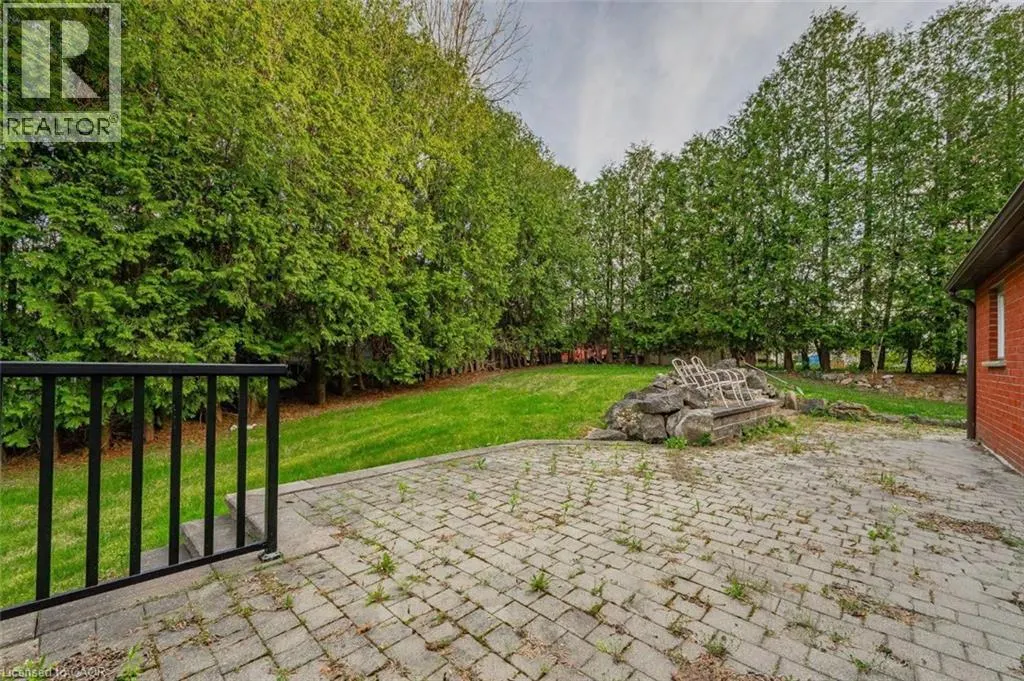 4 BROCK Road N