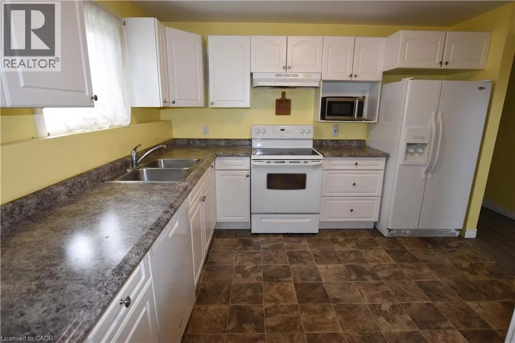 3 ELGIN Street S