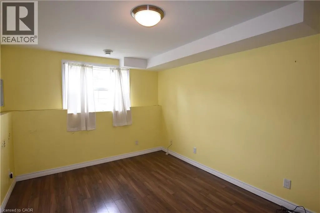 3 ELGIN Street S