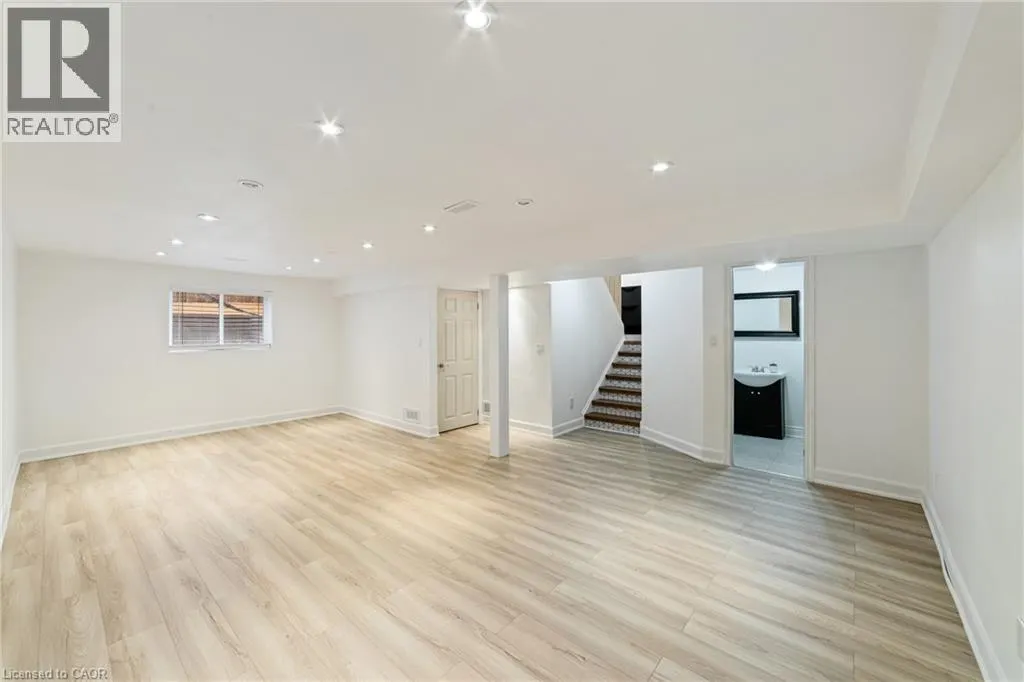 1363 HARMSWORTH Square
