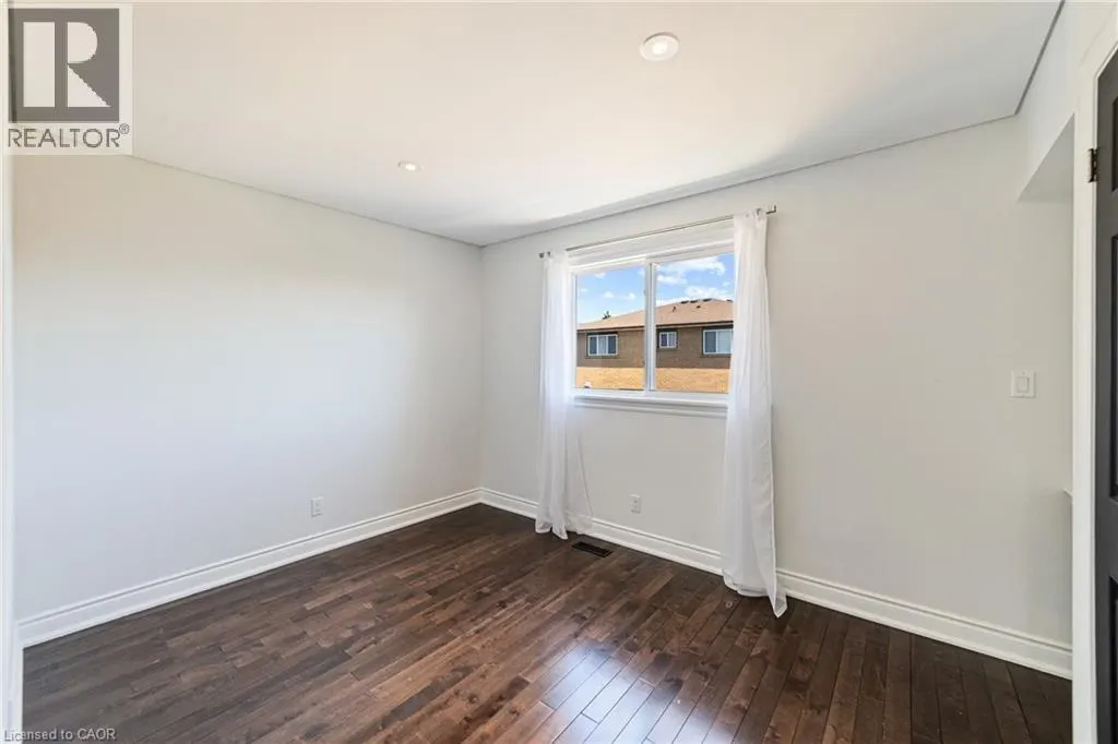 1363 HARMSWORTH Square