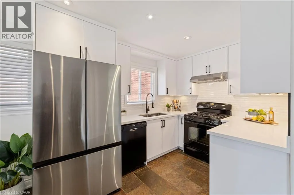 1363 HARMSWORTH Square