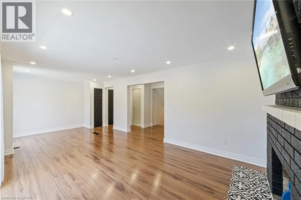 1363 HARMSWORTH Square
