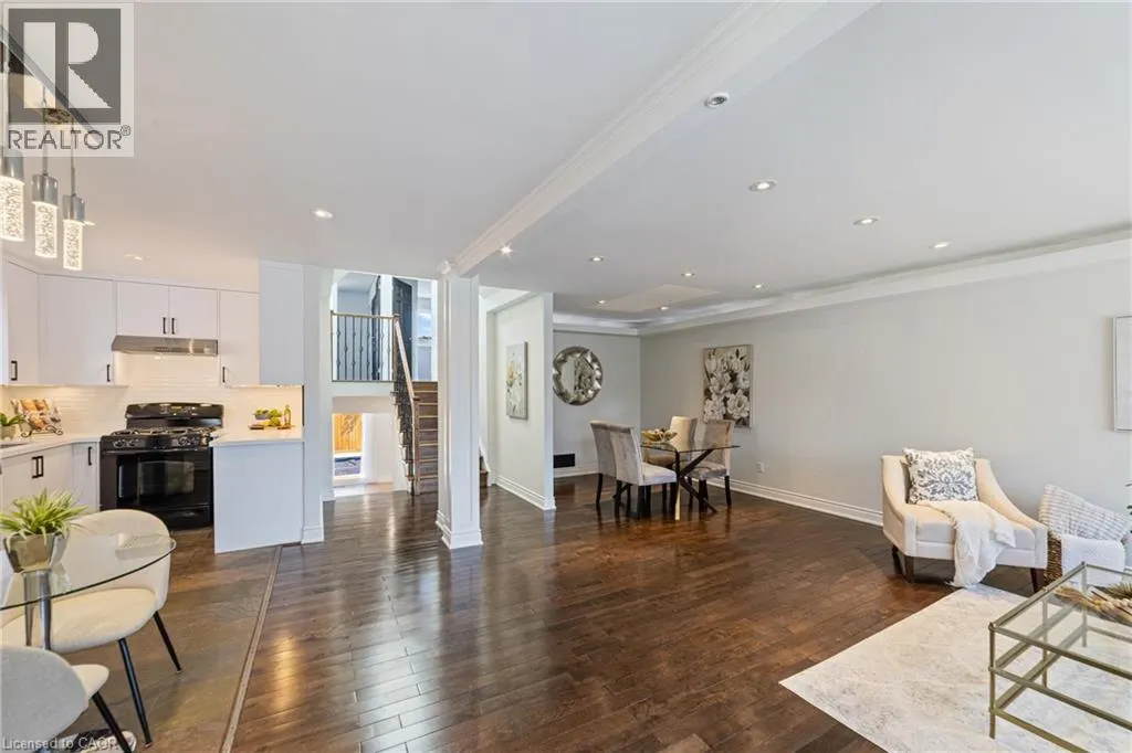 1363 HARMSWORTH Square