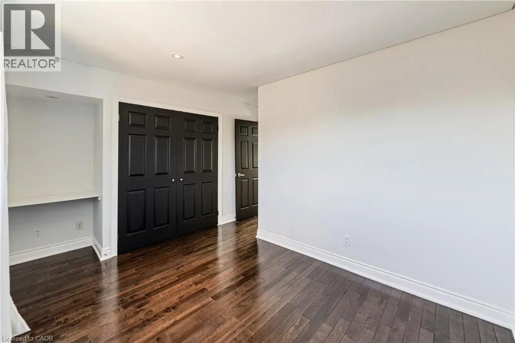 1363 HARMSWORTH Square